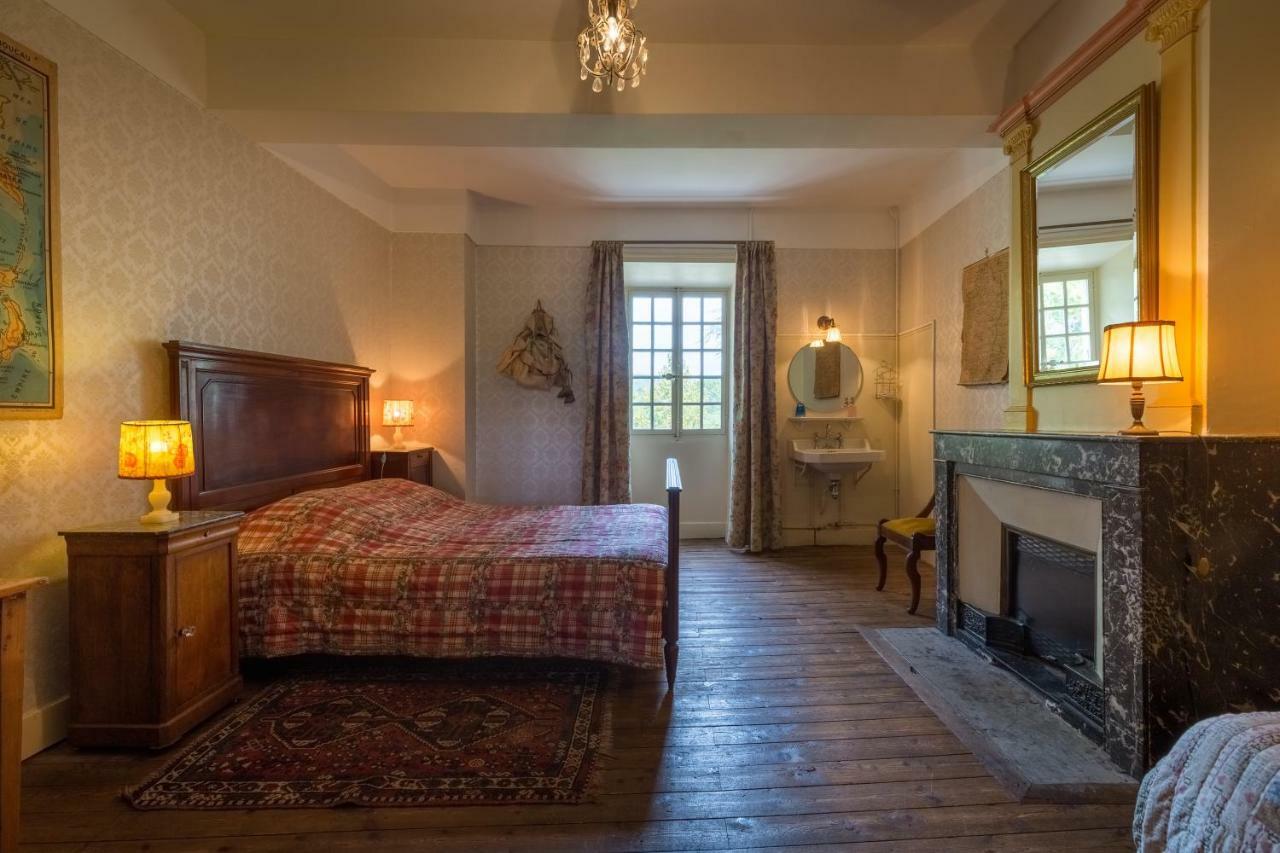 Domaine De L'Amiral Bed and Breakfast Saint-Laurent-du-Pape Exteriör bild